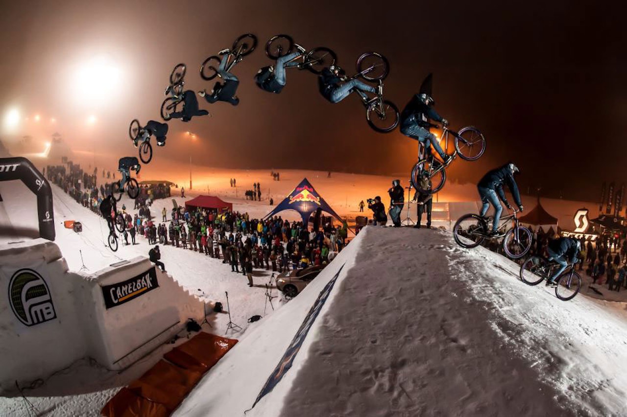 SYKKELSTJERNE: Dette bildet er ikke fra Geilo denne sommeren, men det viser Adrian Tell som kommer på besøk til Geilo på lørdag for å gjøre alskens frontflips. SYKKELSTJERNE: Dette bildet er ikke fra Geilo denne sommeren, men det viser Adrian Tell som kommer på besøk til Geilo på lørdag for å gjøre alskens frontflips.