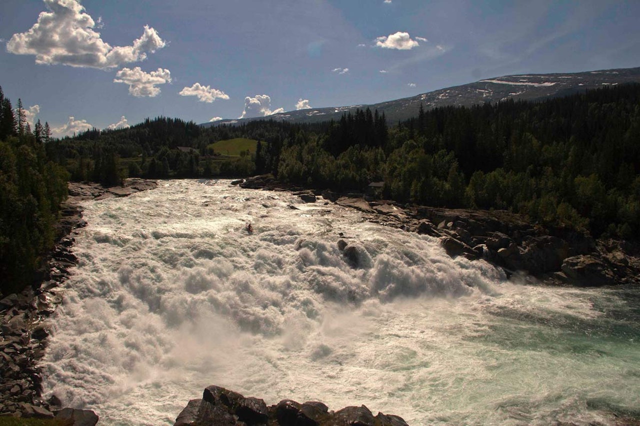 LAKSFORSEN: Denne sværingen i Nordland forseres på ymse vis i siste Substantial-episode. Foto: Evan Garcia LAKSFORSEN: Denne sværingen i Nordland forseres på ymse vis i siste Substantial-episode. Foto: Evan Garcia