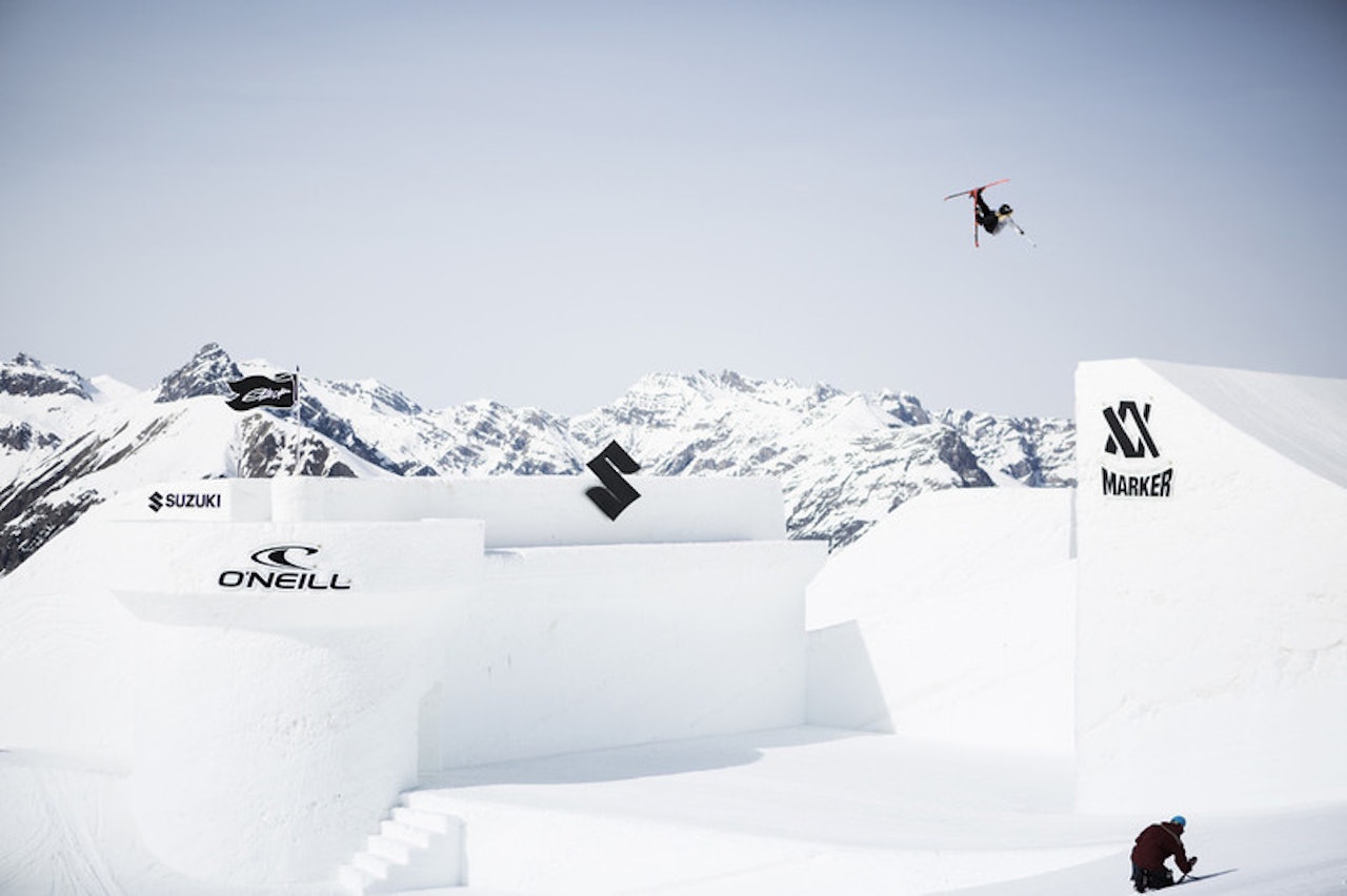 OVER SNITTET: Etter en sesong av de sjeldne seiler Øystein Bråten opp som Norges kanskje beste jibber. Her er hans beste shots fra 2014. Foto: Håkon Jørgensen OVER SNITTET: Etter en sesong av de sjeldne seiler Øystein Bråten opp som Norges kanskje beste jibber. Her er hans beste shots fra 2014. Foto: Håkon Jørgensen
