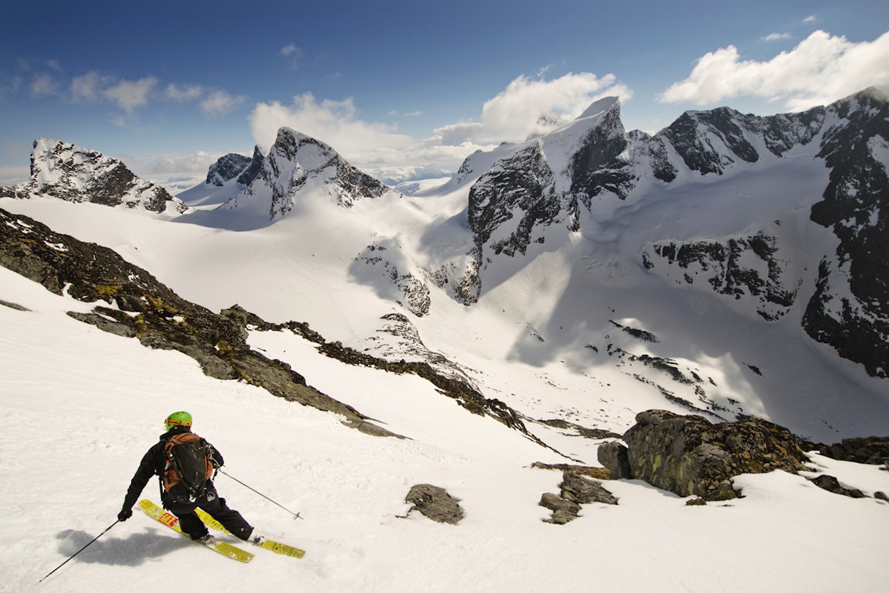 Vi vil bare presisere at alle får full refusjon dersom vi avlyser High Camp Turtagrø. Foto: Martin I. Dalen NÅ SLIPPER VI FESTIVALPASSENE: Tirsdag kl. 10.00 slippes festivalpassene til High Camp Turtagrø. Foto: Martin I Dalen