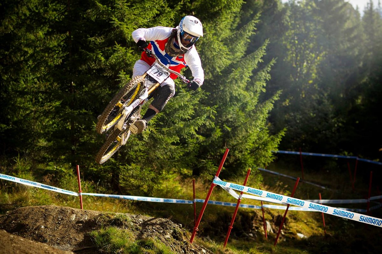 I AKSJON: Når Isak Leivsson er skadefri og i form, som på bildet fra Hafjell i fjor (før han brakk lårbeinet) er ingen nordmenn raskere. Foto: Kristoffer Kippernes I AKSJON: Når Isak Leivsson er skadefri og i form, som på bildet fra Hafjell i fjor (før han brakk lårbeinet) er ingen nordmenn raskere. Foto: Kristoffer Kippernes