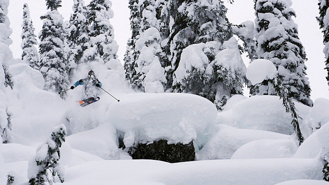 PILLOWS: Det er ikke bare putene som hinter om drømmer i årets første episode av Salomon Freeski TV: Hvem drømmer ikke om pudder etter å ha sett dette? PILLOWS: Det er ikke bare putene som hinter om drømmer i årets første episode av Salomon Freeski TV: Hvem drømmer ikke om pudder etter å ha sett dette?