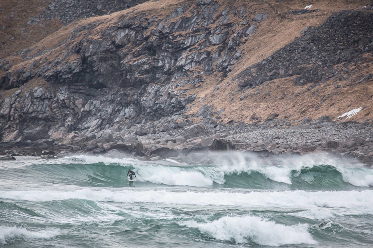 UNSTADBØLGER: Lofotsurf på sit beste! Foto: Nils Magnus Nilssen UNSTADBØLGER: Lofotsurf på sit beste! Foto: Nils Magnus Nilssen