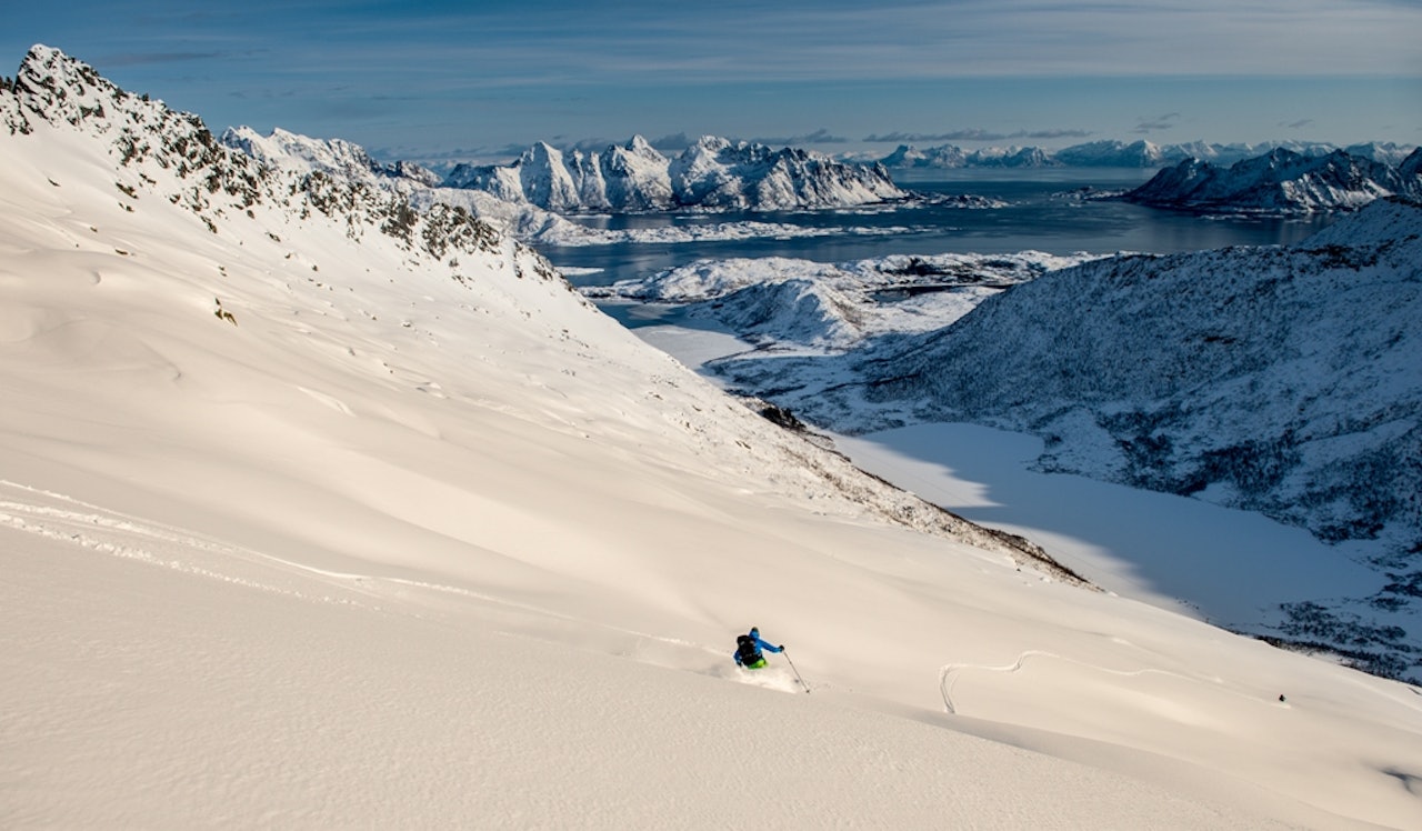 FINT I LOFOTEN: Det er lite å utsette på fjellene og omgivelsene i Lofoten. Foto: Norwegian Adventure Company.