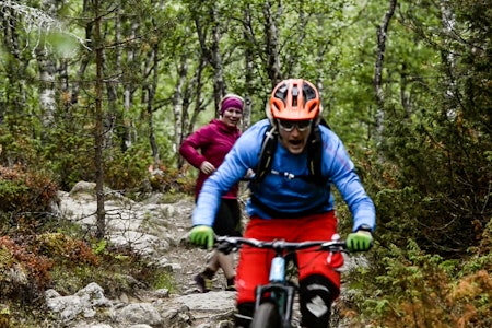 LØYPE: Joggere, turgåere, bikkjer, andre syklister - det er generelt alt for mye folk akkurat der du har tenkt til å sykle, synes Øyvind Blikken Mæhle. Bilde: Martin I. Dalen LØYPE: Joggere, turgåere, bikkjer, andre syklister - det er generelt alt for mye folk akkurat der du har tenkt til å sykle, synes Øyvind Blikken Mæhle. Bilde: Martin I. Dalen