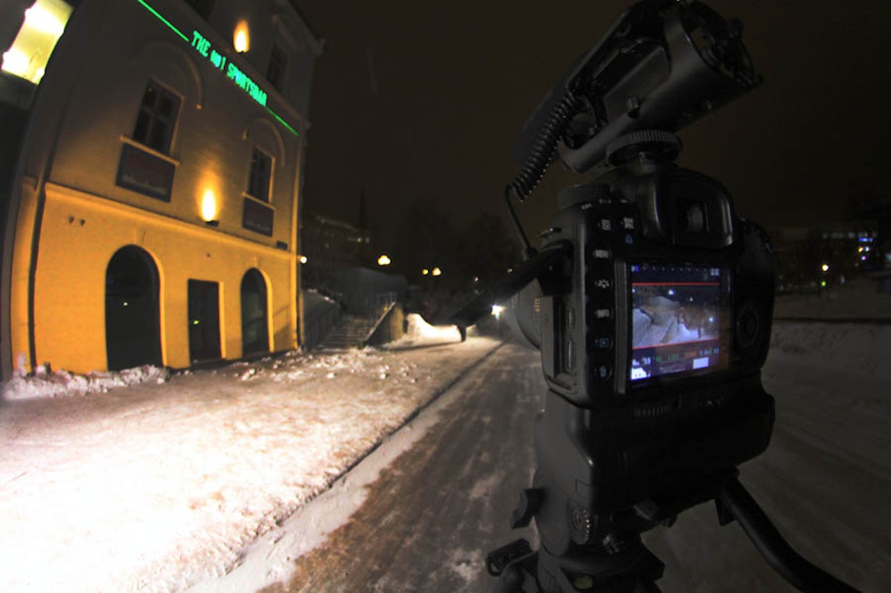 BAK KAMERA: I den nye webserien som går eksklusivt på friflyt.no får vi se det meste som skjedde da Wordup-gjengen filmet til Concrete Jungle. Foto: Marcus Schultz BAK KAMERA: I den nye webserien som går eksklusivt på friflyt.no får vi se det meste som skjedde da Wordup-gjengen filmet til Concrete Jungle. Foto: Marcus Schultz