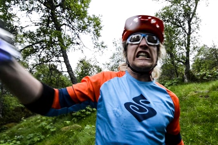 FORBEREDELSER: Øyvind har nettopp bælmet nedpå en boks med energidrikk. Om det var nødvendig, kan sikkert diskuteres. FORBEREDELSER: Øyvind har nettopp bælmet nedpå en boks med energidrikk. Om det var nødvendig, kan sikkert diskuteres.