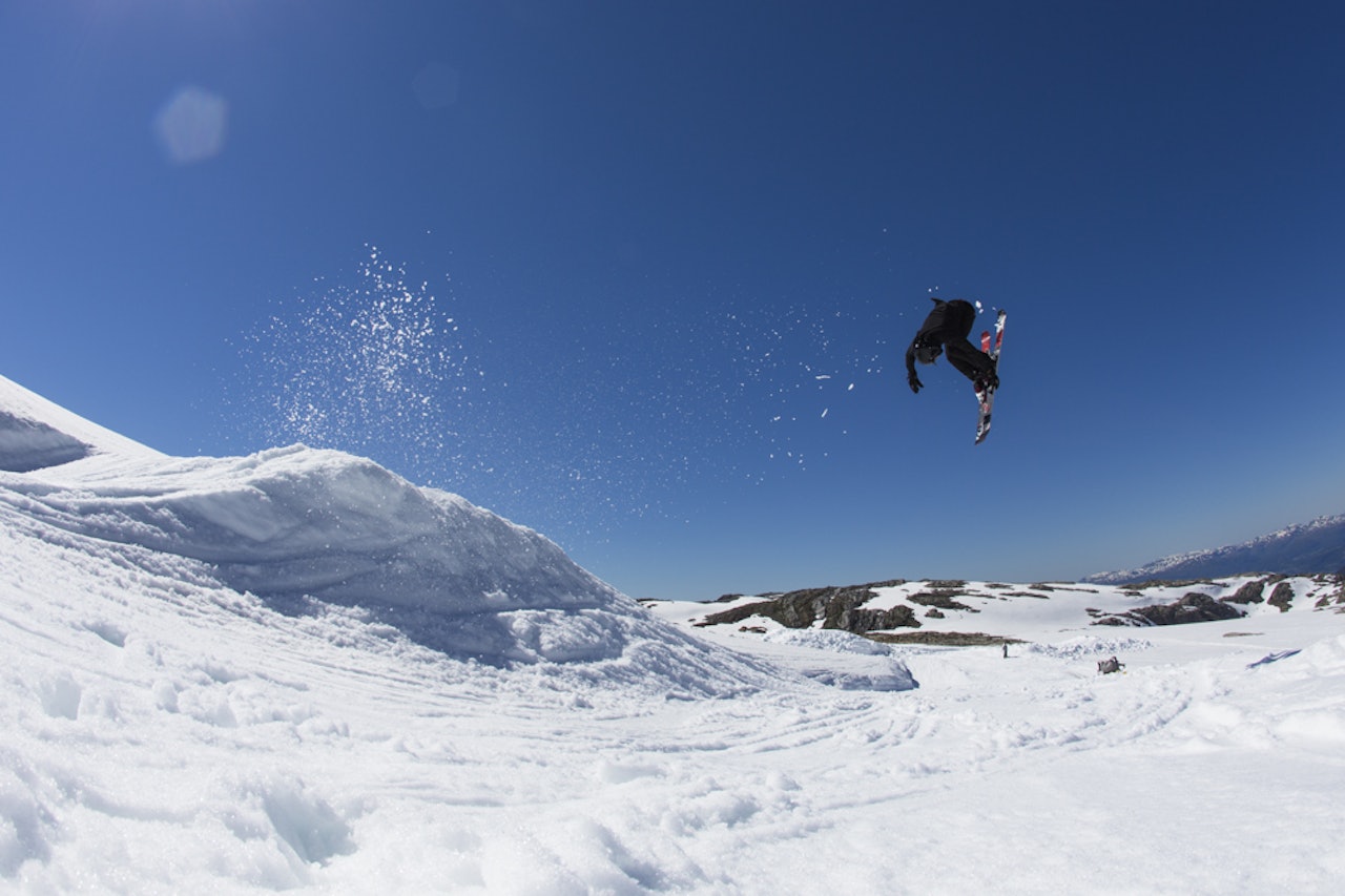 SOMMEREN PÅ FONNA: Iver Håkonsen gapper transportløypa med denne cork 360-en. Foto: Hans Petter Hval SOMMEREN PÅ FONNA: Iver Håkonsen gapper transportløypa med denne cork 360-en. Foto: Hans Petter Hval