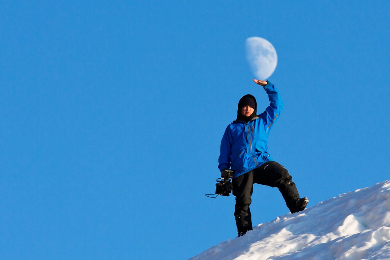 SATSER STORT: Filip Christensen og Field Productions opplever stor suksess med Supervention, som er nominert til Amanda-pris for beste foto. Nå lover Filip mer skifilm fra Field Productions. Her er han i aksjon på Folgefonna tidligere i sommer. Foto: Frode Sandbech SATSER STORT: Filip Christensen og Field Productions opplever stor suksess med Supervention, som er nominert til Amanda-pris for beste foto. Nå lover Filip mer skifilm fra Field Productions. Her er han i aksjon på Folgefonna tidligere i sommer. Foto: Frode Sandbech