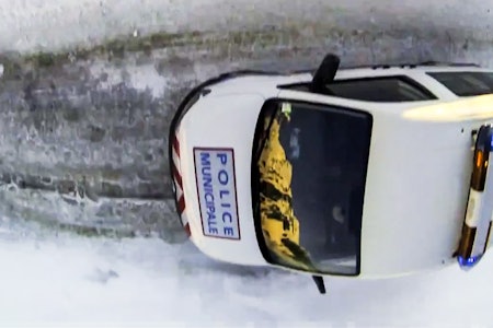 SKIBØLLE: Hva skjer når Candide gjør backflip over en politibil? SKIBØLLE: Hva skjer når Candide gjør backflip over en politibil?