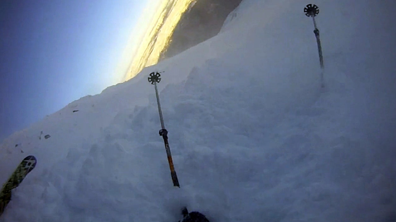 DRAMATIKK: Her blir Ole Simensen feid nedover hovedrenna på Gaustatoppen i november i år, sammen med mange tonn snø. DRAMATIKK: Her blir Ole Simensen feid nedover hovedrenna på Gaustatoppen i november i år, sammen med mange tonn snø.