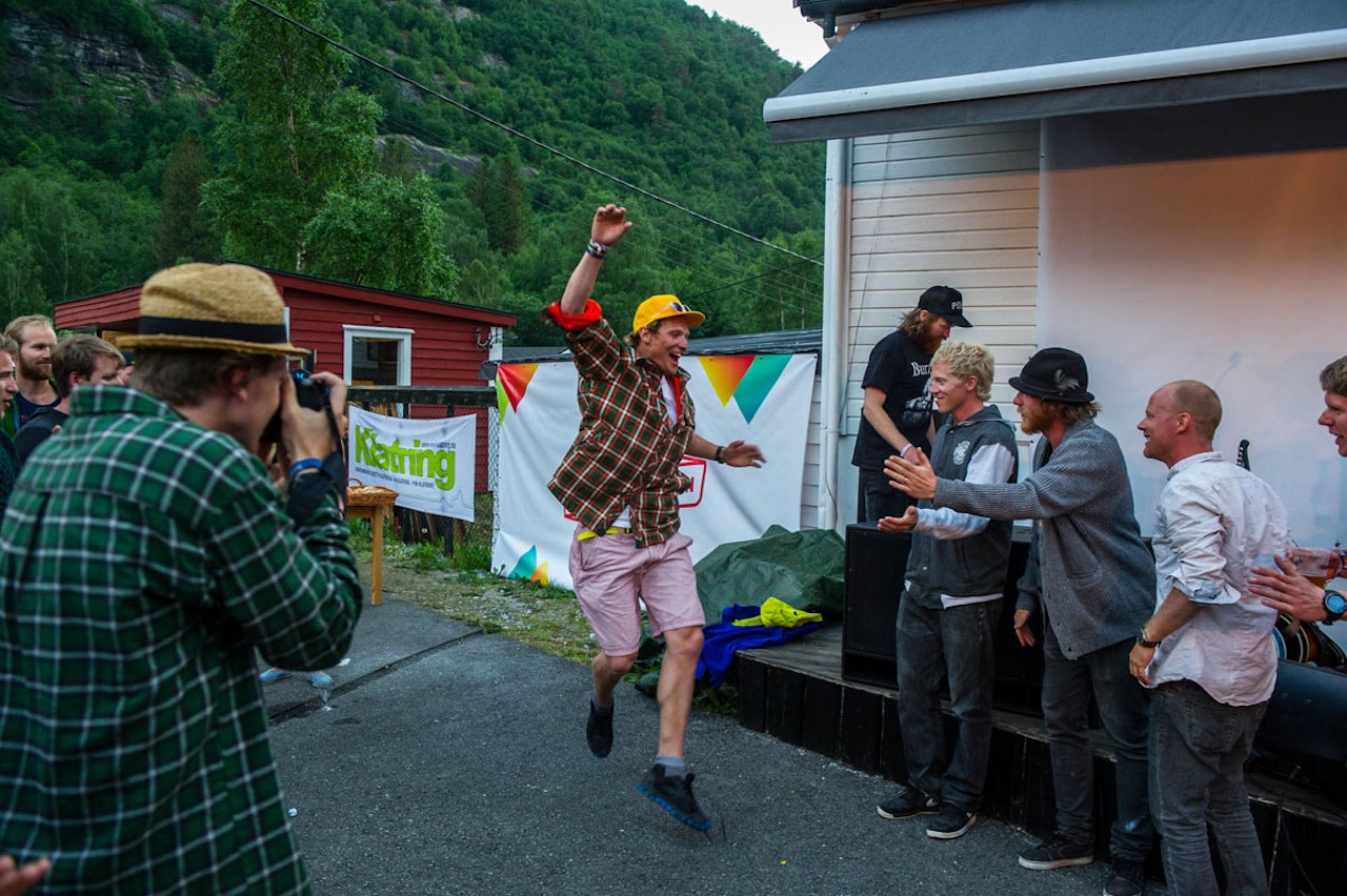 VINNER: Asbjørn Eggebø Næss kosta på seg en meget bredt smil da han klatra til topps på seierspallen. Foto: Olav Standal Tangen