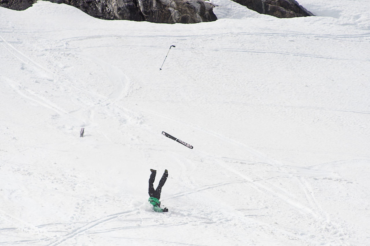 UTE AV GAMET: Her gås det totalt på trynet etter en backflip på klippebåndet midt i face´n. Foto: Vegard Breie UTE AV GAMET: Her gås det totalt på trynet etter en backflip på klippebåndet midt i face´n. Foto: Vegard Breie