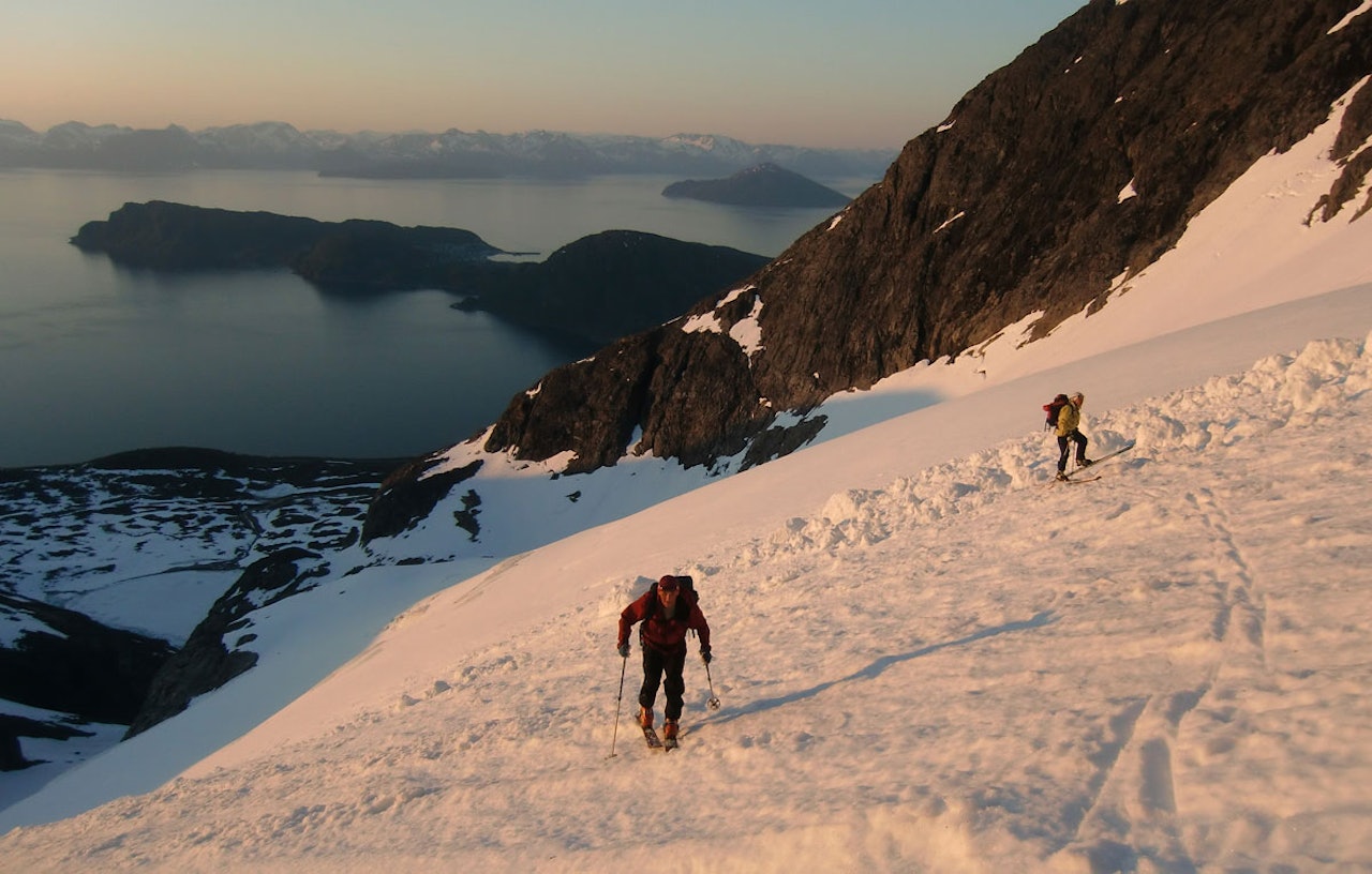 FANTASTISK SOMMERTUR: Store Kågtind byr på strålende skiopplevelser langt ut på sommeren. Foto: Tore Karlstrøm FANTASTISK SOMMERTUR: Store Kågtind byr på strålende skiopplevelser langt ut på sommeren. Foto: Tore Karlstrøm