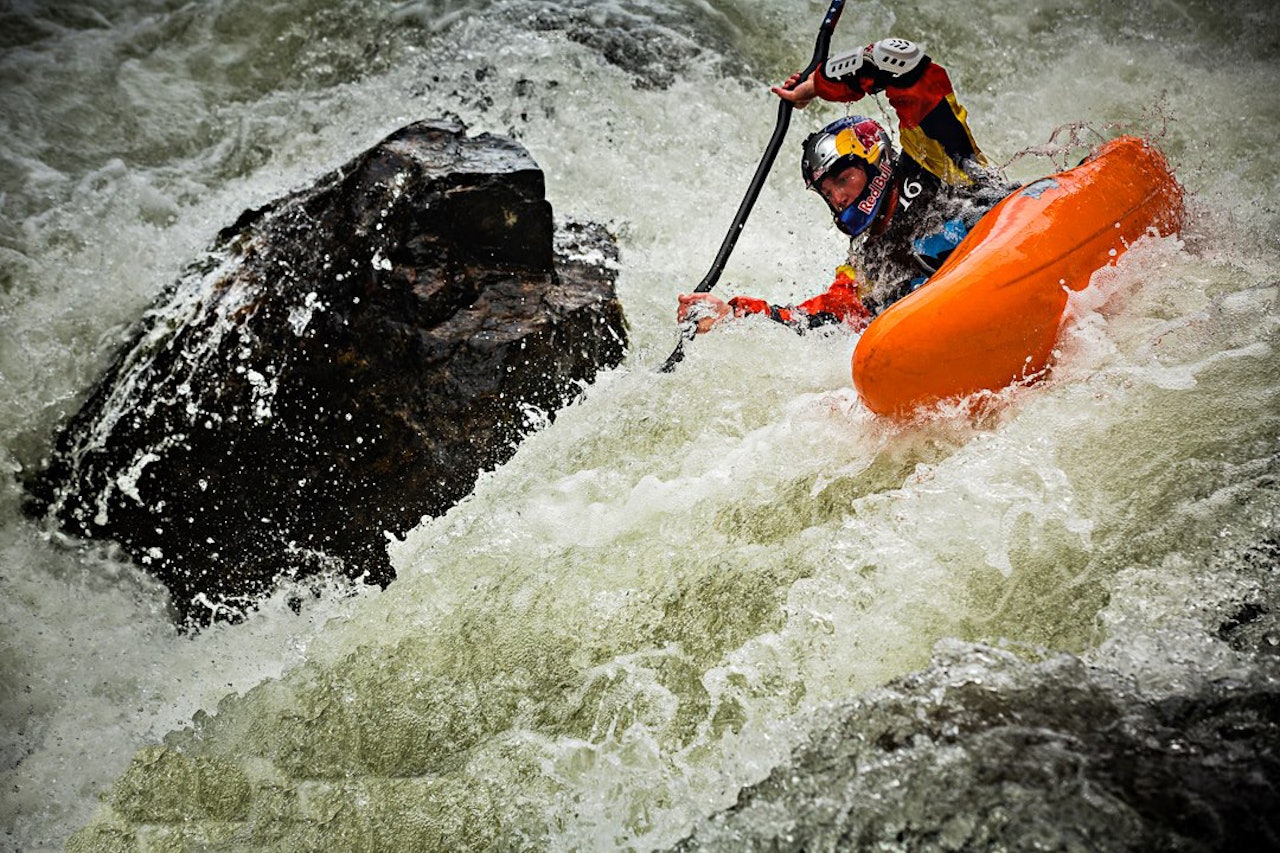 FJORÅRSVINNER: Dane Jackson har signert med RedBull etter seieren i fjorårets Whitewater Grand Prix. Men det har ikke hjulpet han til seier så langt i år. Foto: Tait Trautman FJORÅRSVINNER: Dane Jackson har signert med RedBull etter seieren i fjorårets Whitewater Grand Prix. Men det har ikke hjulpet han til seier så langt i år. Foto: Tait Trautman