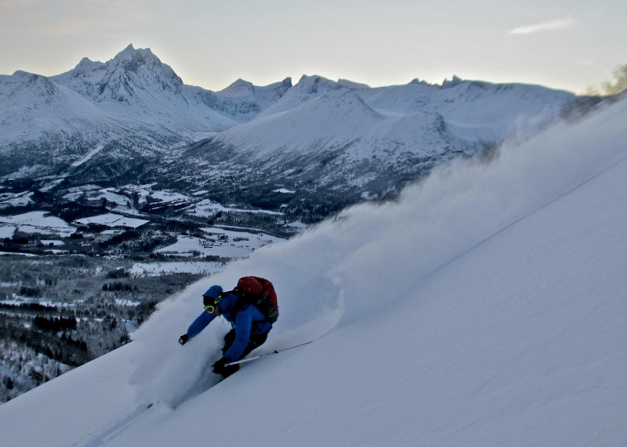 TØRRSNØ: Local finner februarpudder på Galtåtind. Foto: Ida Siem TØRRSNØ: Local finner februarpudder på Galtåtind. Foto: Ida Siem