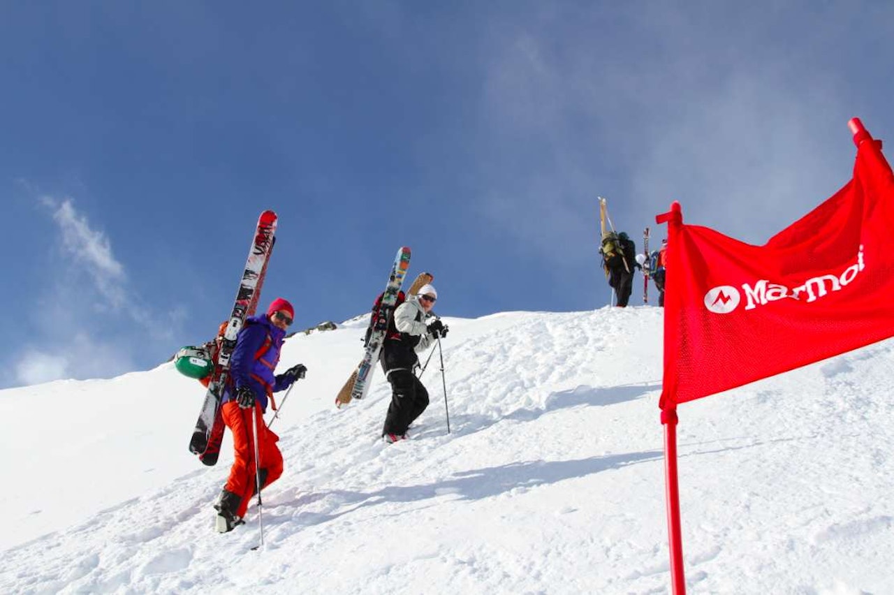 ÅRLIG HØYDEPUNKT: God stemning på vei opp mot Norges høyeste fjell. ÅRLIG HØYDEPUNKT: God stemning på vei opp mot Norges høyeste fjell.
