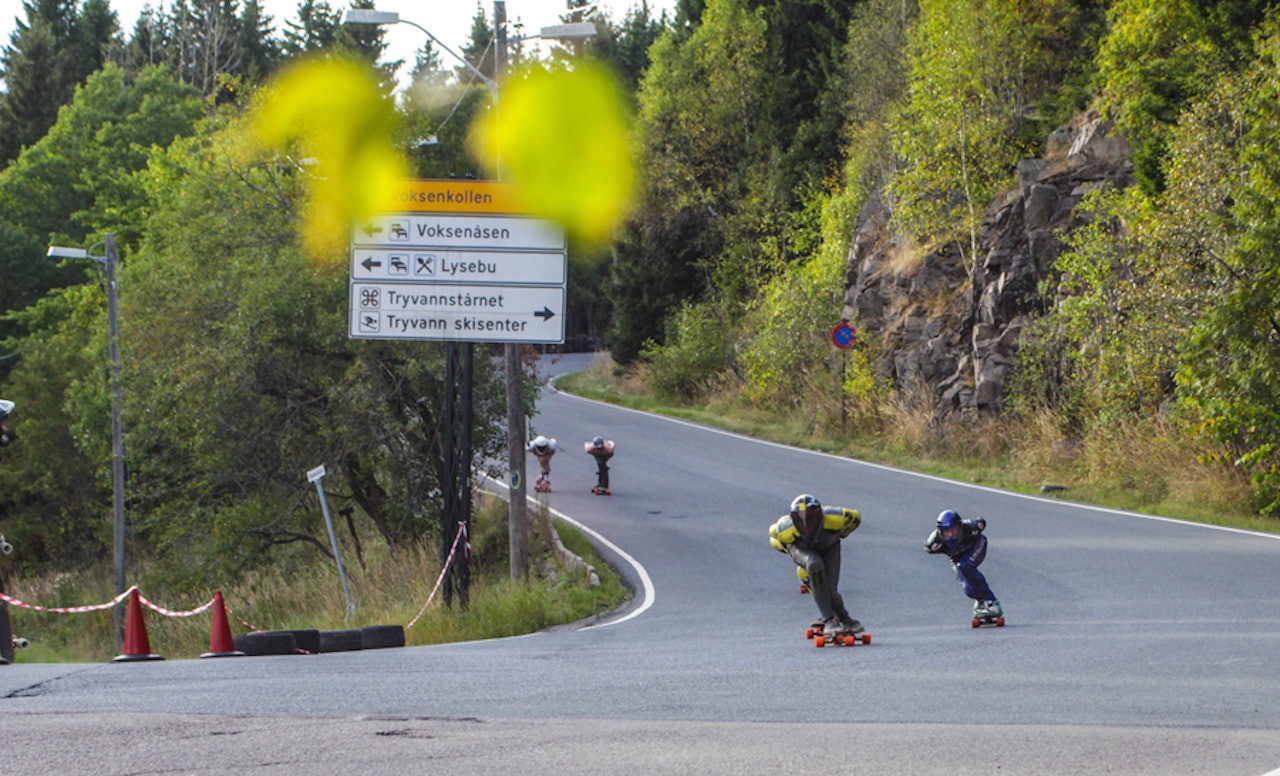 SANNEFINALE: Christoffer Sanne kjører over målstreken, etterfulgt av Mauritz Armfeldt og Trygve Jørundland. Foto: Lasse Moe SANNEFINALE: Christoffer Sanne kjører over målstreken, etterfulgt av Mauritz Armfeldt og Trygve Jørundland. Foto: Lasse Moe