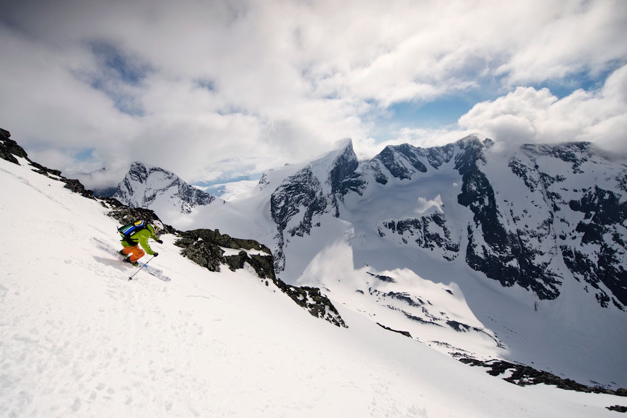 Her fra en krevende tur. Foto: Martin I. Dalen TOPPTRUSUKSESS: Årets High Camp på Turtagrø ble kanskje de beste noensinne. Her er en av de 600 deltagerne på vei ned fra Dyrhaugstind. Superklassikeren Store Ringstind i bakgrunnen. Foto: Martin Innerdal Dalen