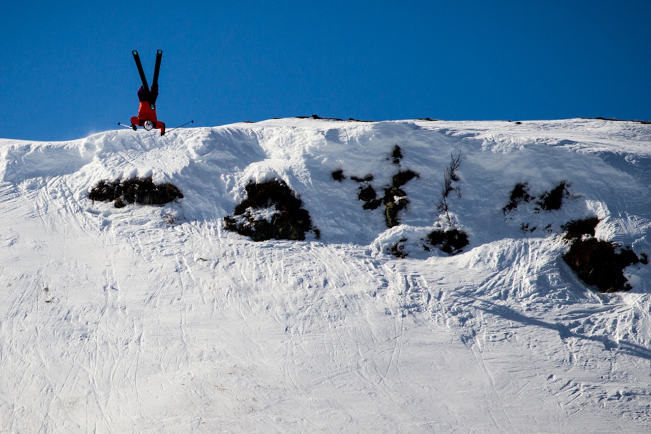 HØKKERS BESTE: Henrik Gangsø gjorde selvsagt backflip, og vant klubbmesterskapet til Trollhø´e Høkkers. Foto: Richard Kristiansen HØKKERS BESTE: Henrik Gangsø gjorde selvsagt backflip, og vant klubbmesterskapet til Trollhø´e Høkkers. Foto: Richard Kristiansen