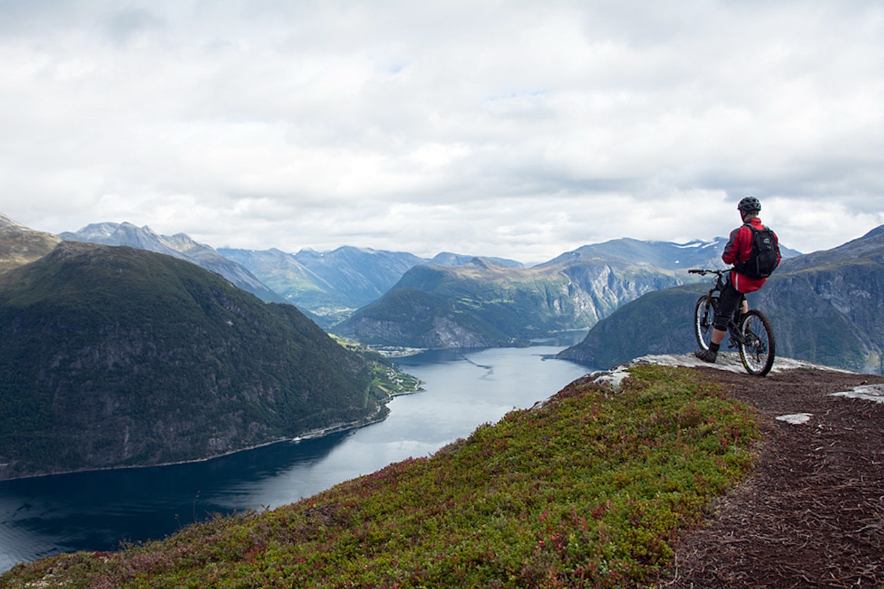 FLOTTE GREIER: Ingenting å utsette på omgivelsene under helgas singletrack camp på Fjørå. Foto: Leif Harald Lied FLOTTE GREIER: Ingenting å utsette på omgivelsene under helgas singletrack camp på Fjørå. Foto: Leif Harald Lied