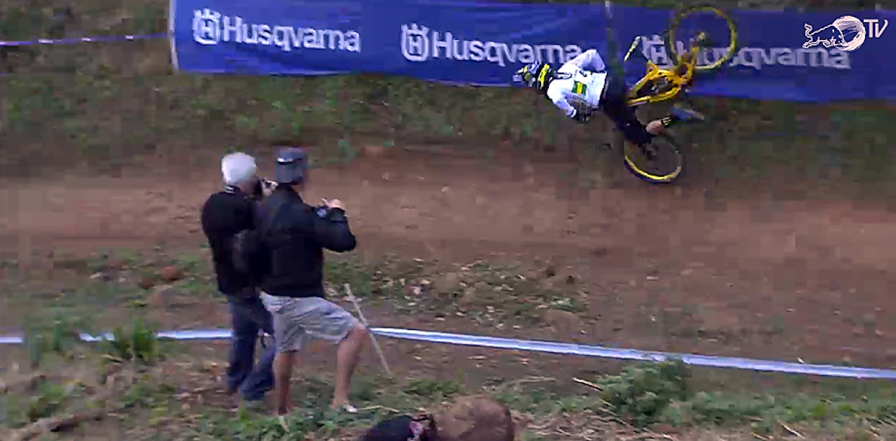 KRÆSJ: Sam Hill gikk på trynet og Greg Minnaar vant. KRÆSJ: Sam Hill gikk på trynet og Greg Minnaar vant.