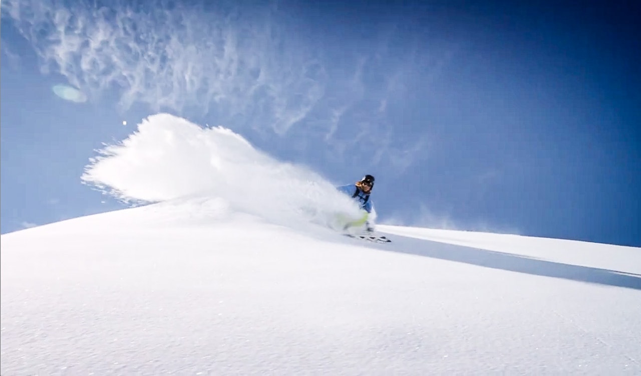 NORDMØRING: Asbjørn Eggebø Næss har flytta til Hjelset i Romsdalen, blant annet for å få kjørt med pudder og seile mer enn han fikk da han bodde på Grünerløkka. NORDMØRING: Asbjørn Eggebø Næss har flytta til Hjelset i Romsdalen, blant annet for å få kjørt med pudder og seile mer enn han fikk da han bodde på Grünerløkka.