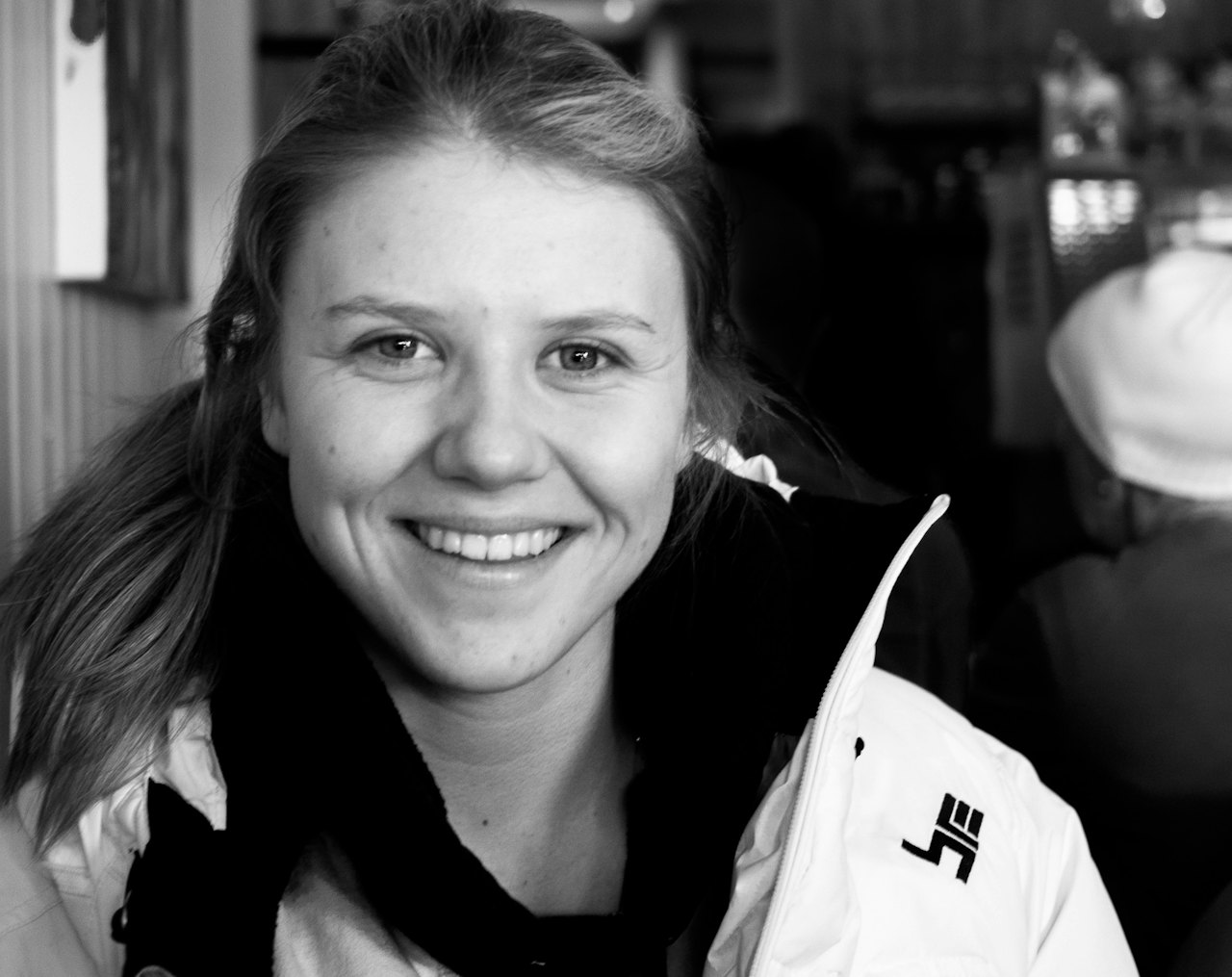 HJEMME: Da Fri Flyt møtte Tirl på kafé på Geilo, kunne hun gå litt uten krykker. HJEMME: Da Fri Flyt møtte Tirl på kafé på Geilo, kunne hun gå litt uten krykker.