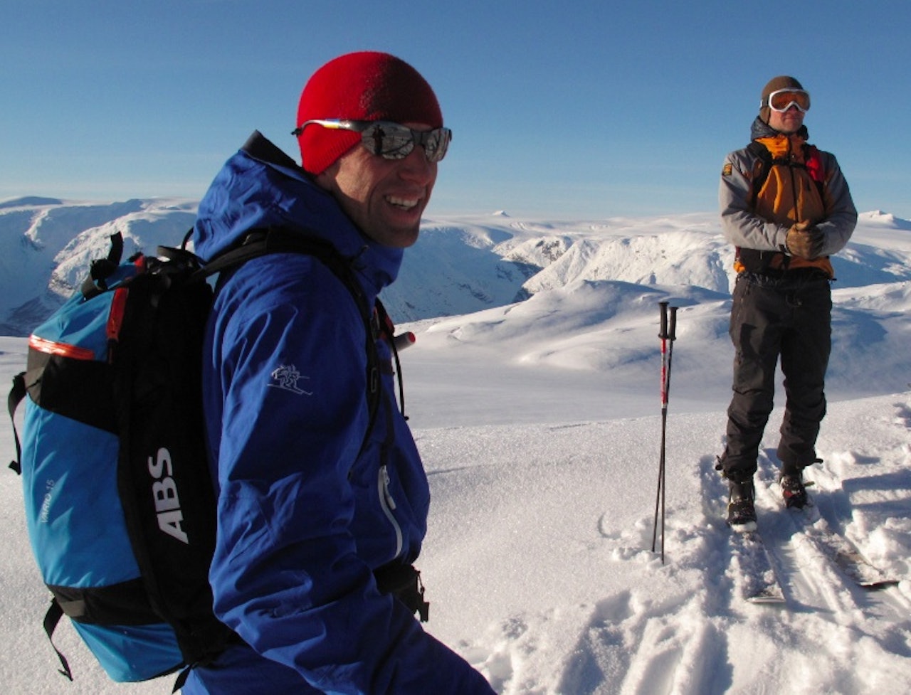 SNØKJENNER: Andreas Haslestad, her sammen med Bjørnar Bjørhusdal i Jostedalen. Foto: Erlend Sande SNØKJENNER: Andreas Haslestad, her sammen med Bjørnar Bjørhusdal i Jostedalen. Foto: Erlend Sande