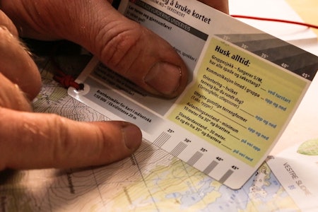 LAG EN PLAN: For tindevegleder Jørgen Aamot begynner ofte turen ved kontorpulten. Bilde: Benjamin Hjort LAG EN PLAN: For tindevegleder Jørgen Aamot begynner ofte turen ved kontorpulten. Bilde: Benjamin Hjort