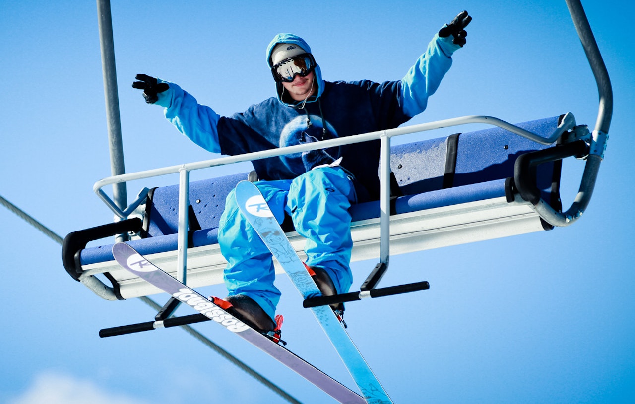 GUY IN THE SKY: Lars Wien Tynes er gjest i onsdagsprogrammet; «Hei, hvordan synes du det gikk?» Foto: Niri Paalgaard GUY IN THE SKY: Lars Wien Tynes er gjest i onsdagsprogrammet; «Hei, hvordan synes du det gikk?» Foto: Niri Paalgaard