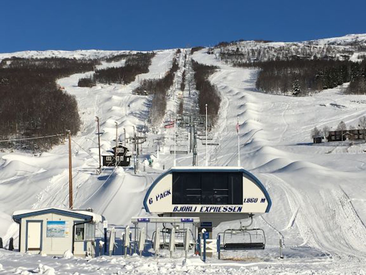 ÅPNER FØRST: Bjorli skisenter starter heisene fredag 1. november, og blir dermed først i Norge. Sånn ser det ut der nå. ÅPNER FØRST: Bjorli skisenter starter heisene fredag 1. november, og blir dermed først i Norge. Sånn ser det ut der nå.