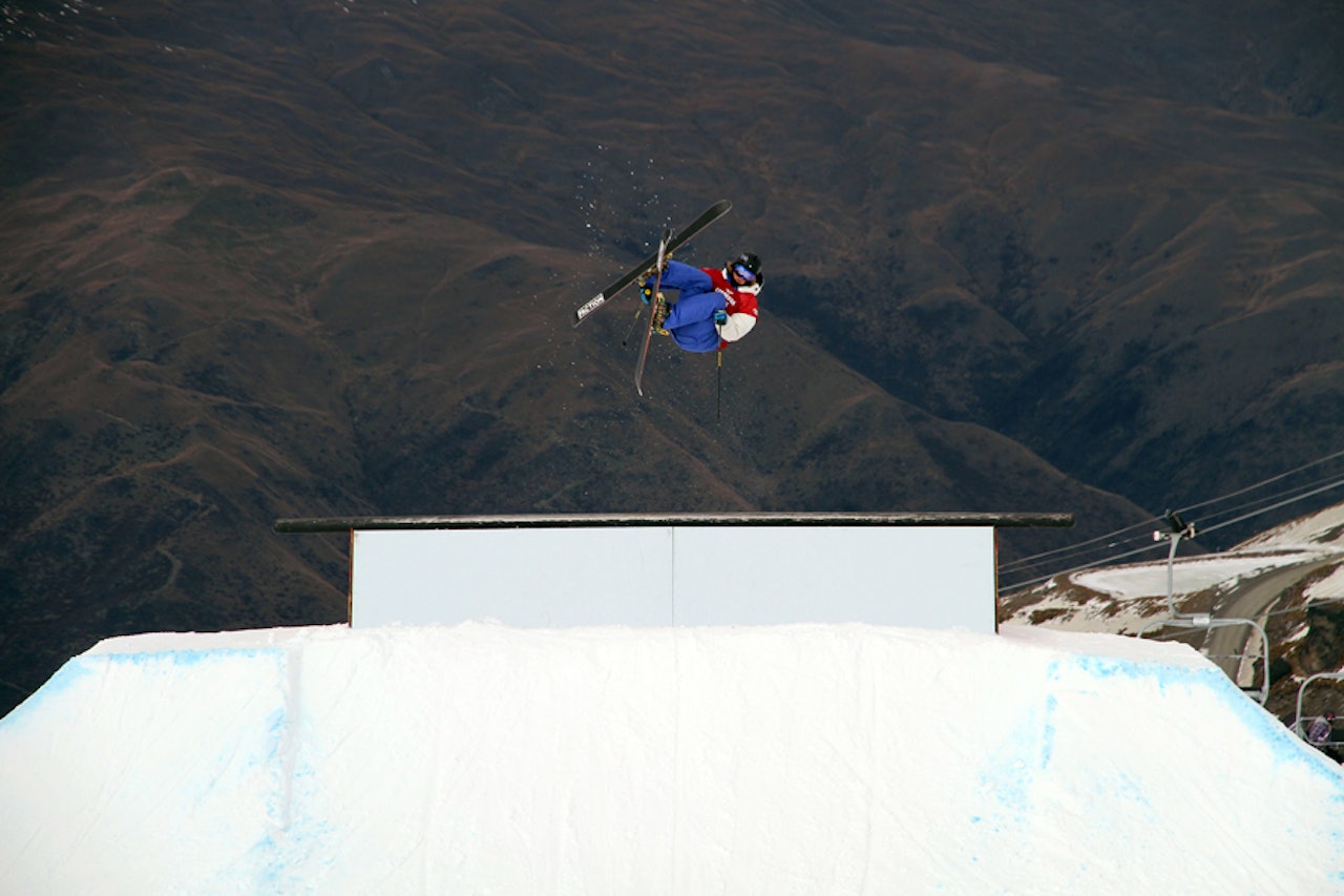 NY MANN PÅ LAGET: PC Fosse er på plass på New Zealand, og overtar en skadet Felix Usteruds plass i helgas verdenscupslopestyle. Her er han i aksjon på rooftop-boksen. Foto: Christopher Frankum NY MANN PÅ LAGET: PC Fosse er på plass på New Zealand, og overtar en skadet Felix Usteruds plass i helgas verdenscupslopestyle. Her er han i aksjon på rooftop-boksen. Foto: Christopher Frankum