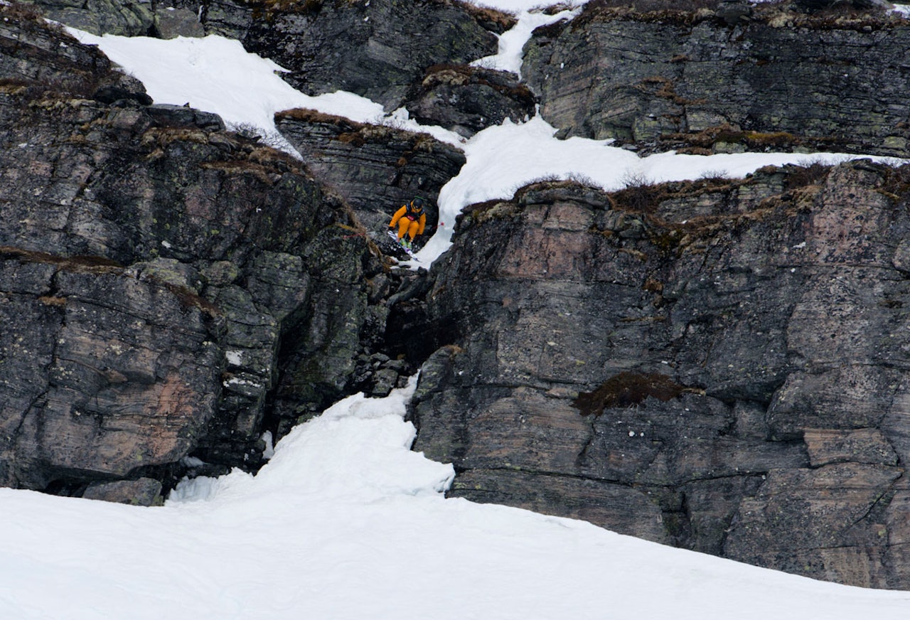 STORT: Øystein Aasheim fra Trollhøe Høkkers gikk stort og stompa et av dagens høyeste dropp. Foto: Martin Innerdal Dalen 