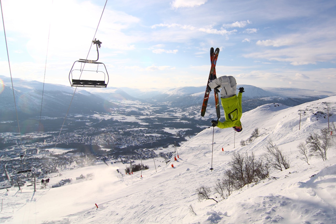 GØNNING: Her er Eirik Finseth på et gønnerun ved Hovden i Oppdal. Merk nærhet til heis og det totale fraværet av uspora nysnø. Foto: Tore Meirik GØNNING: Her er Eirik Finseth på et gønnerun ved Hovden i Oppdal. Merk nærhet til heis og det totale fraværet av uspora nysnø. Foto: Tore Meirik