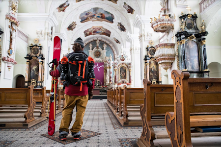 Take me to church: Joda, det blir skikjøring også, litt uti episoden. Bilde: Oskar Enander/DPS