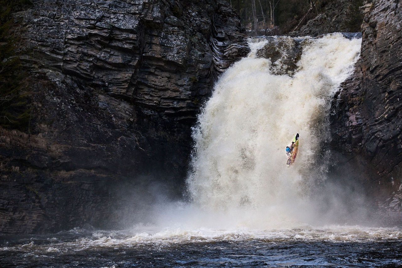 STIL: Iver Bø finner en både praktisk og stilfull posisjon like før landing. Foto: Audun Storsanden STIL: Iver Bø finner en både praktisk og stilfull posisjon like før landing. Foto: Audun Storsanden