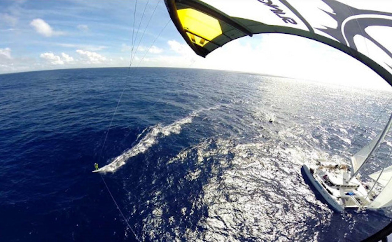 NÅDDE MÅLET: Camilla Ringvold og resten av gjengen som tok mål av seg å bli de første i verden som kitet over Atlanterhavet nådde målet i går. 