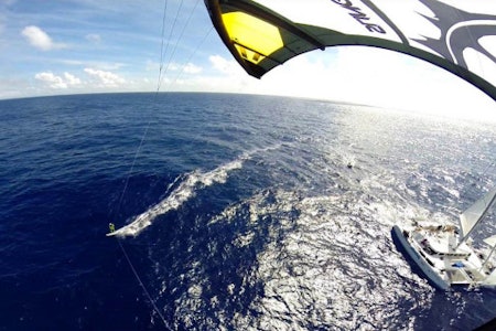 NÅDDE MÅLET: Camilla Ringvold og resten av gjengen som tok mål av seg å bli de første i verden som kitet over Atlanterhavet nådde målet i går. 