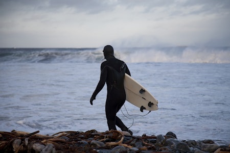 SURFING: Sunnmøre får sin første surfekonkurranse. Foto: X2 Festivalen