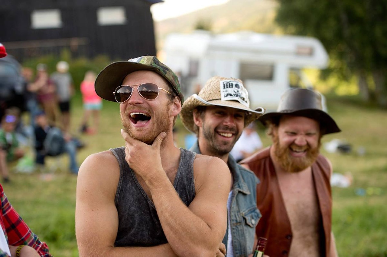 NY MANN I FRI FLYT: Vi er veldig glade for å ha Magnus Tveito på laget, sier Hans Petter Hval i et intervju med seg selv. Foto: Vegard Breie NY MANN I FRI FLYT: Vi er veldig glade for å ha Magnus Tveito på laget, sier Hans Petter Hval i et intervju med seg selv. Foto: Vegard Breie