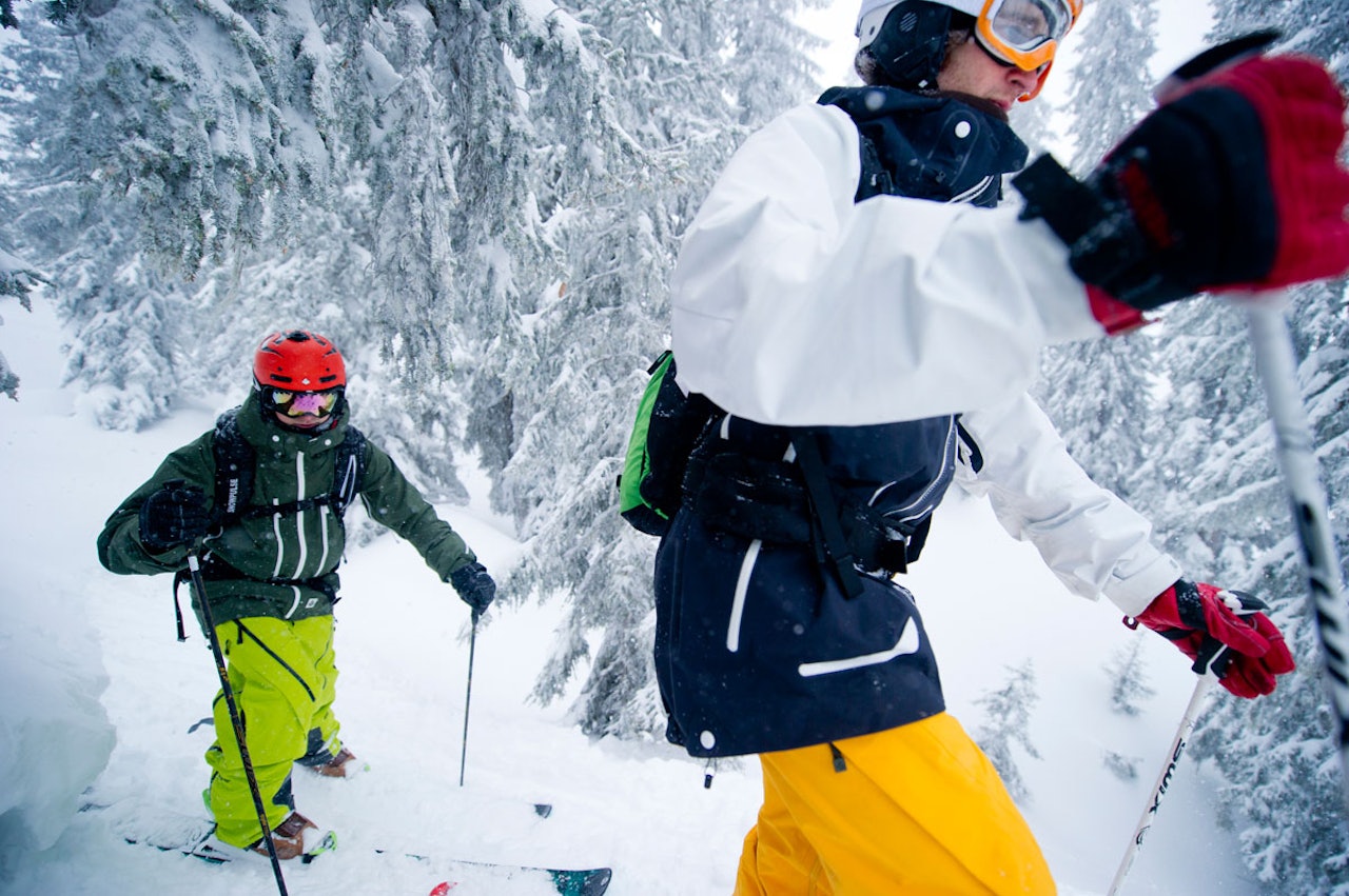 SOLGT: Sweet Protection, her representert på teamkjørerne Åsmund Thorsen og Torgrim Vole, er i sin helhet solgt til Active Brands, som fra før eier Åsnes, Kari Traa, Vossatassar og Bjørn Dæhlie. Foto: Vegard Breie SOLGT: Sweet Protection, her representert på teamkjørerne Åsmund Thorsen og Torgrim Vole, er i sin helhet solgt til Active Brands, som fra før eier Åsnes, Kari Traa, Vossatassar og Bjørn Dæhlie. Foto: Vegard Breie