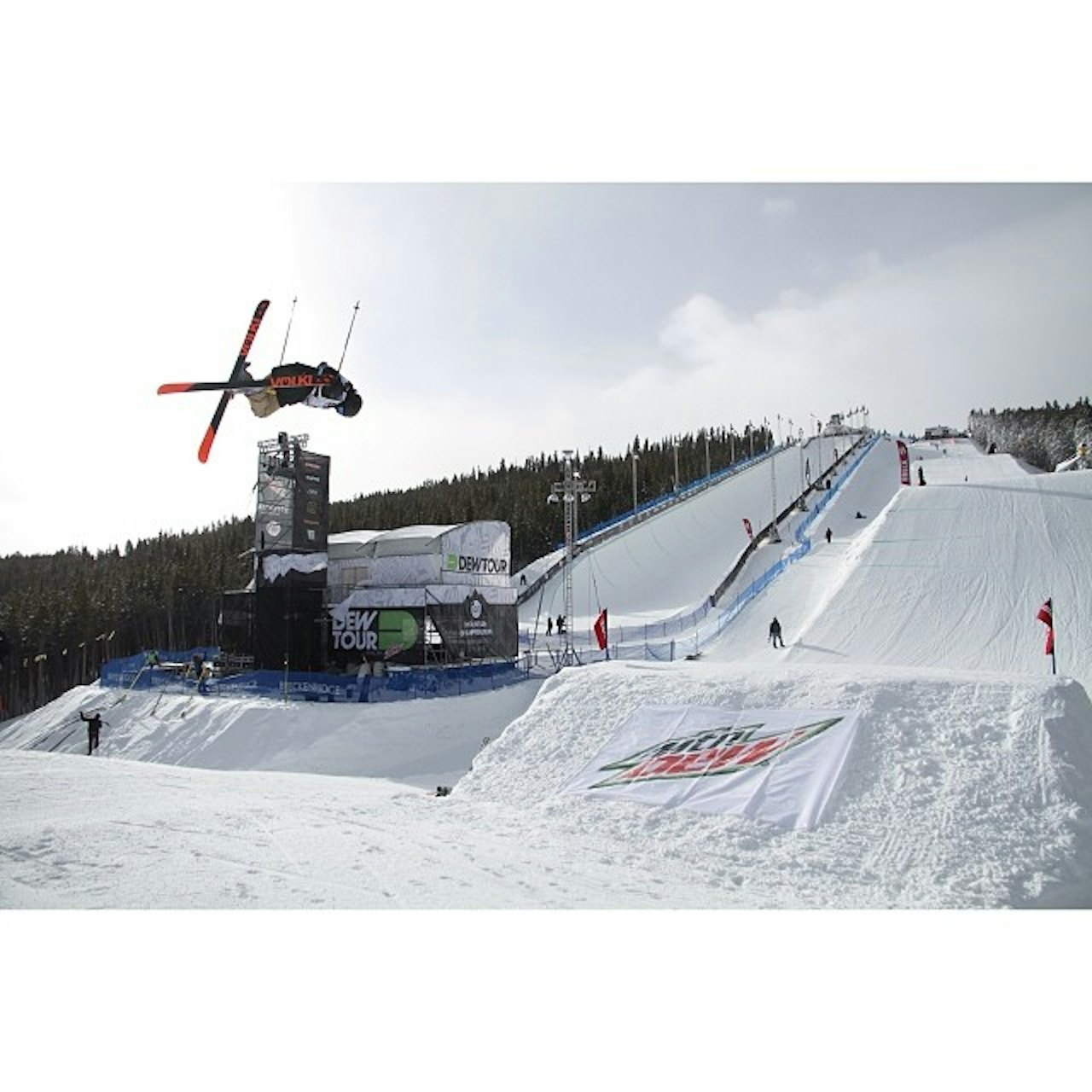 – BESTE LØYPA EVER: Johan Berg er mer enn klar for kveldens slopestylekvalik, i det han kaller den beste løypa han noen gang har kjørt. Foto: Christopher Frankum – BESTE LØYPA EVER: Johan Berg er mer enn klar for kveldens slopestylekvalik, i det han kaller den beste løypa han noen gang har kjørt. Foto: Christopher Frankum