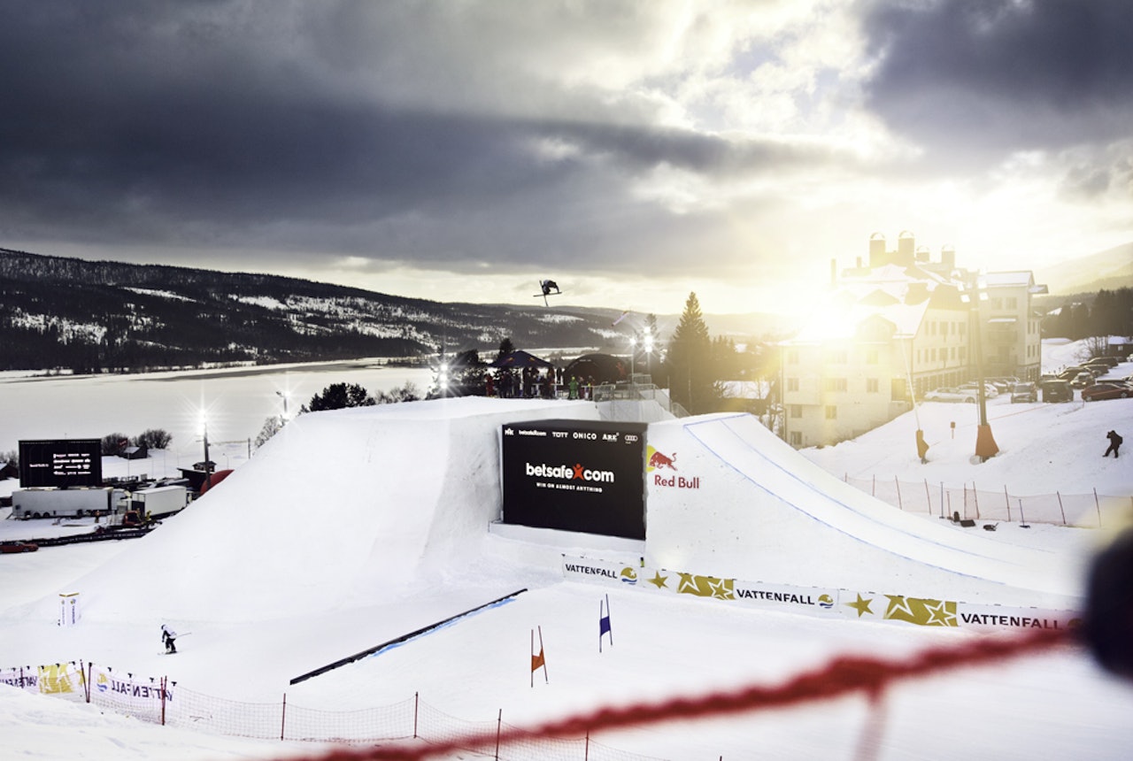 SVÆRE GREIER: DU kan vinne deltagelse i Jon Olsson Invitational, og få både helikopterskyss og fest på kjøpet! Foto: Oskar Bakke SVÆRE GREIER: DU kan vinne deltagelse i Jon Olsson Invitational, og få både helikopterskyss og fest på kjøpet! Foto: Oskar Bakke