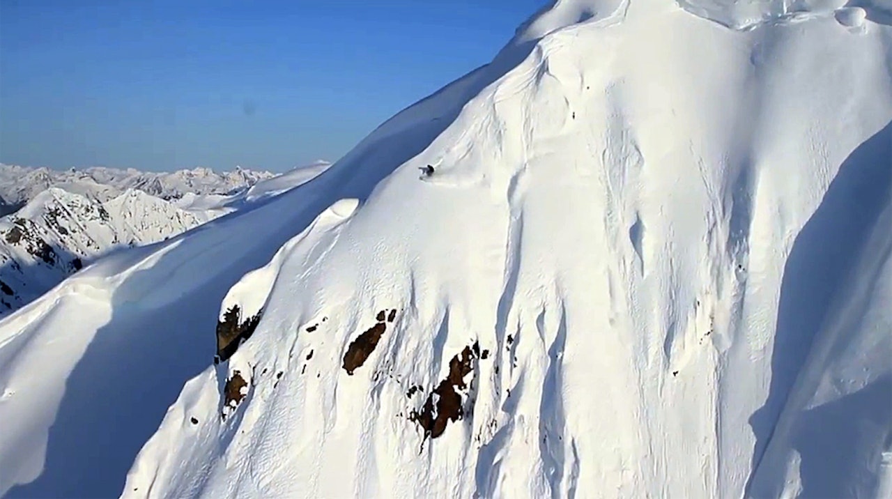 ALASKA: Store fjell og sinnssyk snø. Hva mer kan man ønske seg? Jo, helikopter!