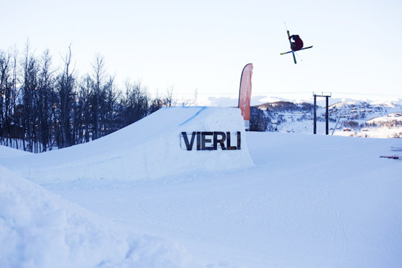 AVLYST: Det blir ingen slopestylekonkurranse på Vierli til helga. Bildet er fra fjorårets slopestyle. Foto: Andreas Løve Storm Fausko