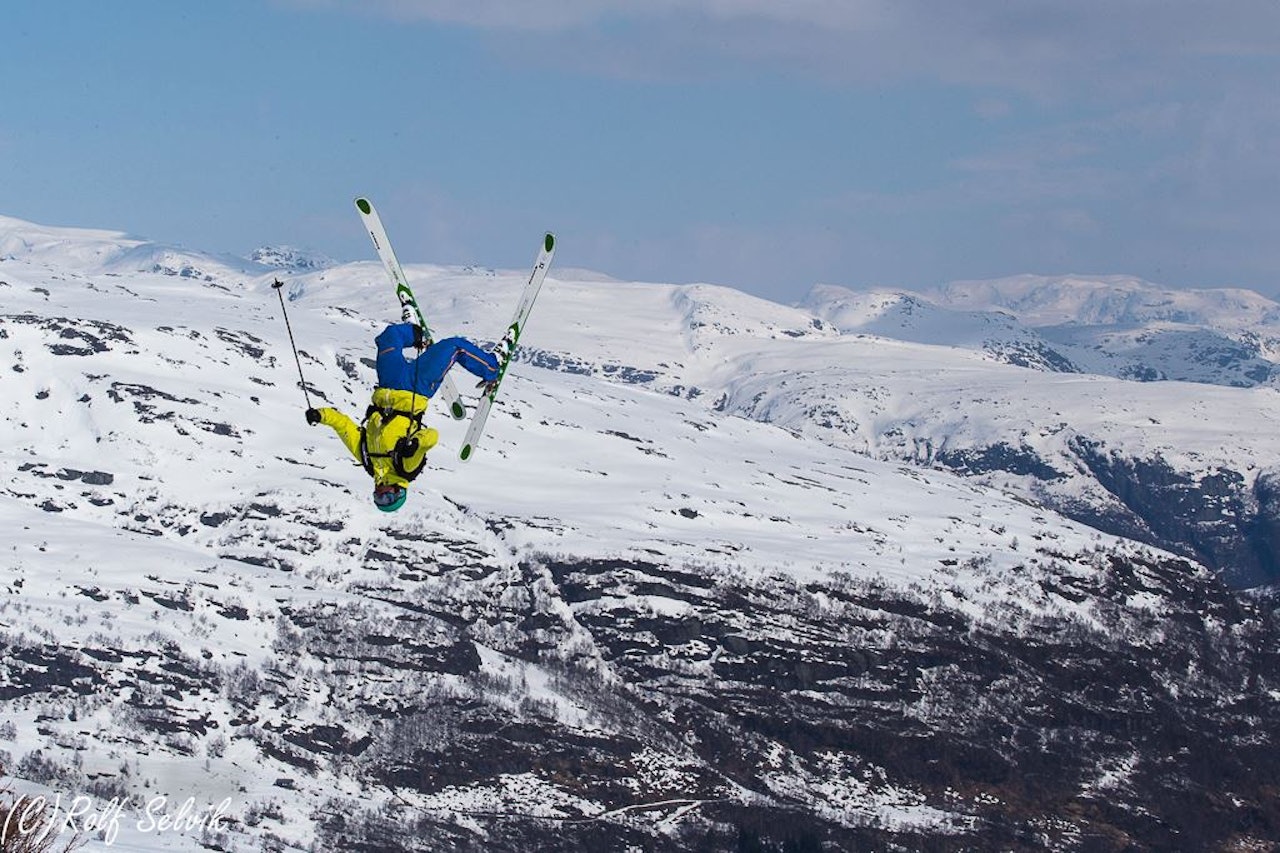 SAUDA BACKFLIP CHALLENGE: Cato Lægreid på luftetur i dagens kvalifisering. Foto: Per Inge Fjellheim SAUDA BACKFLIP CHALLENGE: Cato Lægreid på luftetur i dagens kvalifisering. Foto: Per Inge Fjellheim