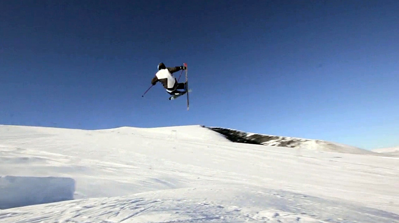 JUVASSPARKEN: Sveinung Jacobsen i en fet 900 tailgrab på Juvass. Foto: Marius Jensen JUVASSPARKEN: Sveinung Jacobsen i en fet 900 tailgrab på Juvass. Foto: Marius Jensen