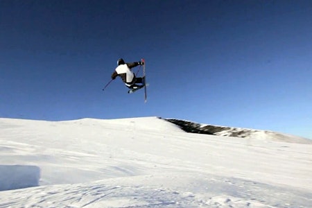 JUVASSPARKEN: Sveinung Jacobsen i en fet 900 tailgrab på Juvass. Foto: Marius Jensen JUVASSPARKEN: Sveinung Jacobsen i en fet 900 tailgrab på Juvass. Foto: Marius Jensen
