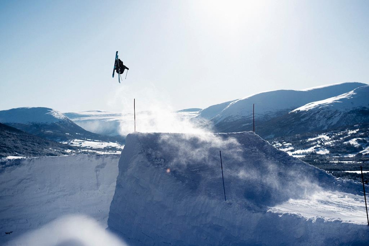 OPPTATT: Akkurat som når andre folk har sin egen Invitational-konkurranse, så er også Gaute Silseth en opptatt mann i disse dager. Her er han opptatt med å hoppe på sitt eget hopp i Oppdal. Foto: Martin I. Dalen OPPTATT: Akkurat som når andre folk har sin egen Invitational-konkurranse, så er også Gaute Silseth en opptatt mann i disse dager. Her er han opptatt med å hoppe på sitt eget hopp i Oppdal. Foto: Martin I. Dalen